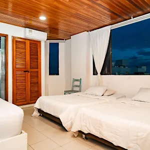 3 A Cuadra De La Playa Y Bahia Habitación en casa particular
